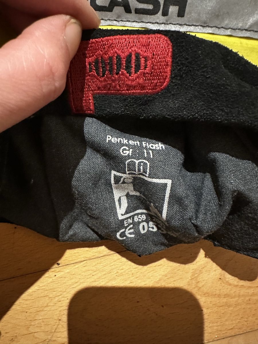 Guanti & manicotti: Feuerwehr Handschuh – Usato da Sarmenstorf venduto da SamiraB. 1