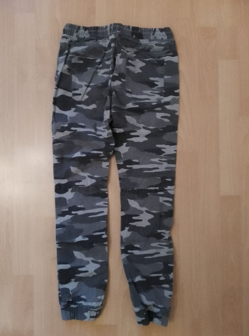 C&A Pantaloni: Pantalon camouflage garçon, taille 158 – Usato da Dombresson venduto da sev_bsb8 5