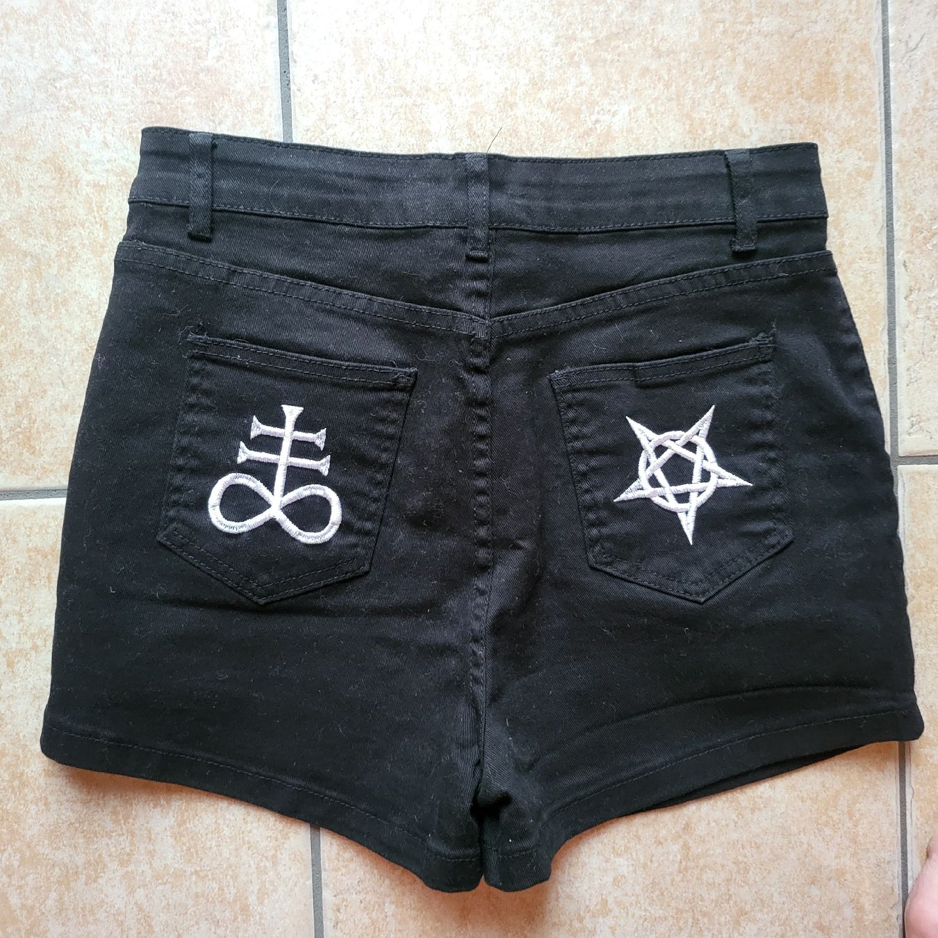 Pantaloni: Short Noir Banner - taille M – Nuovo e nell'imballaggio originale da Sion venduto da Oonathoo 1