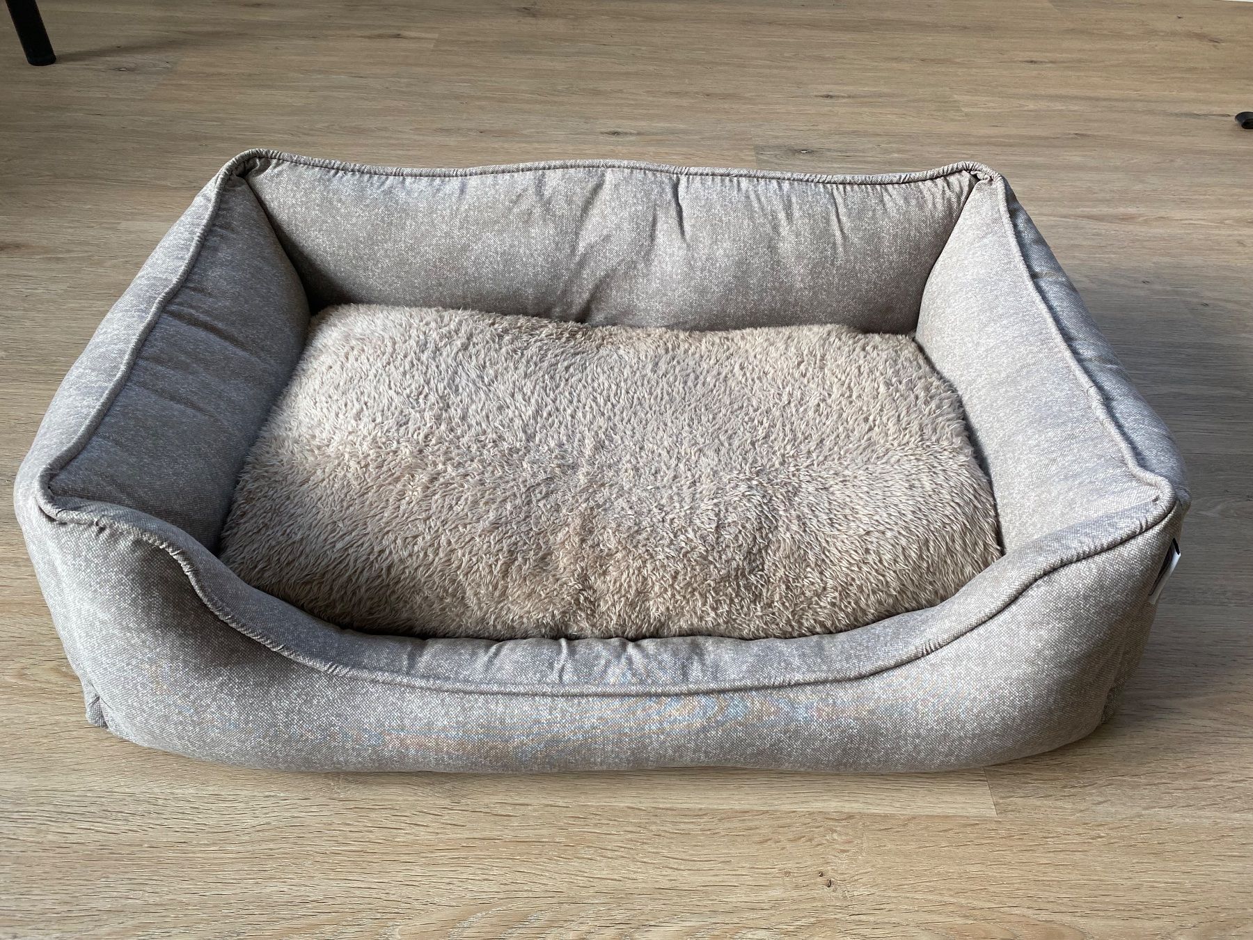 Niches, paniers: Hundebett Grösse ca. 50 x 70 cm – D'occasion à Appenzell Meistersrüte par zongabolla