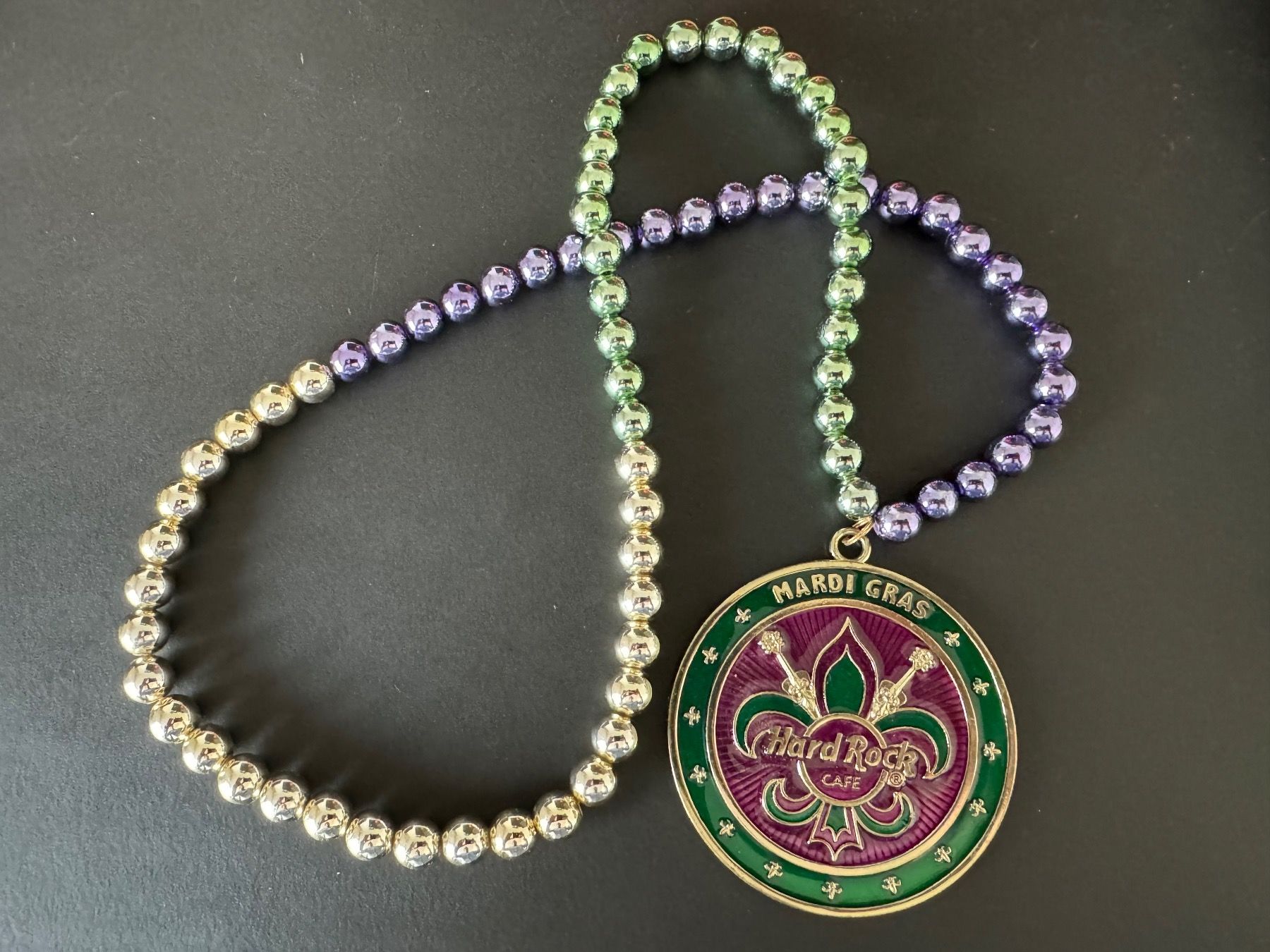 Hard Rock Cafe Plaketten & Abzeichen: Hard Rock Pin / Kette Mardi Gras – Gebraucht aus Galgenen von rub_f6kh