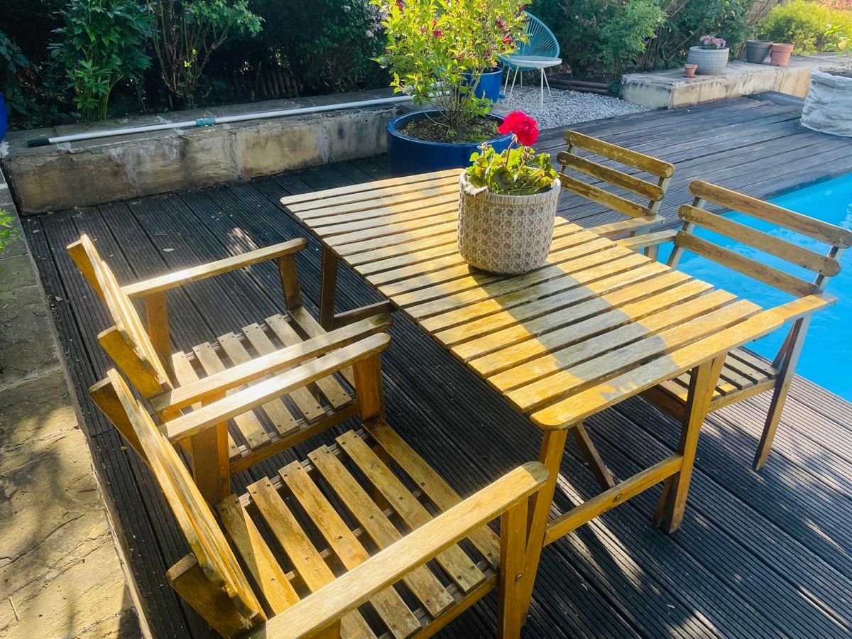 Set de table et chaises: Verkaufe einen Gartentisch mit 4 Stühlen  – D'occasion à Stallikon par Aminux06