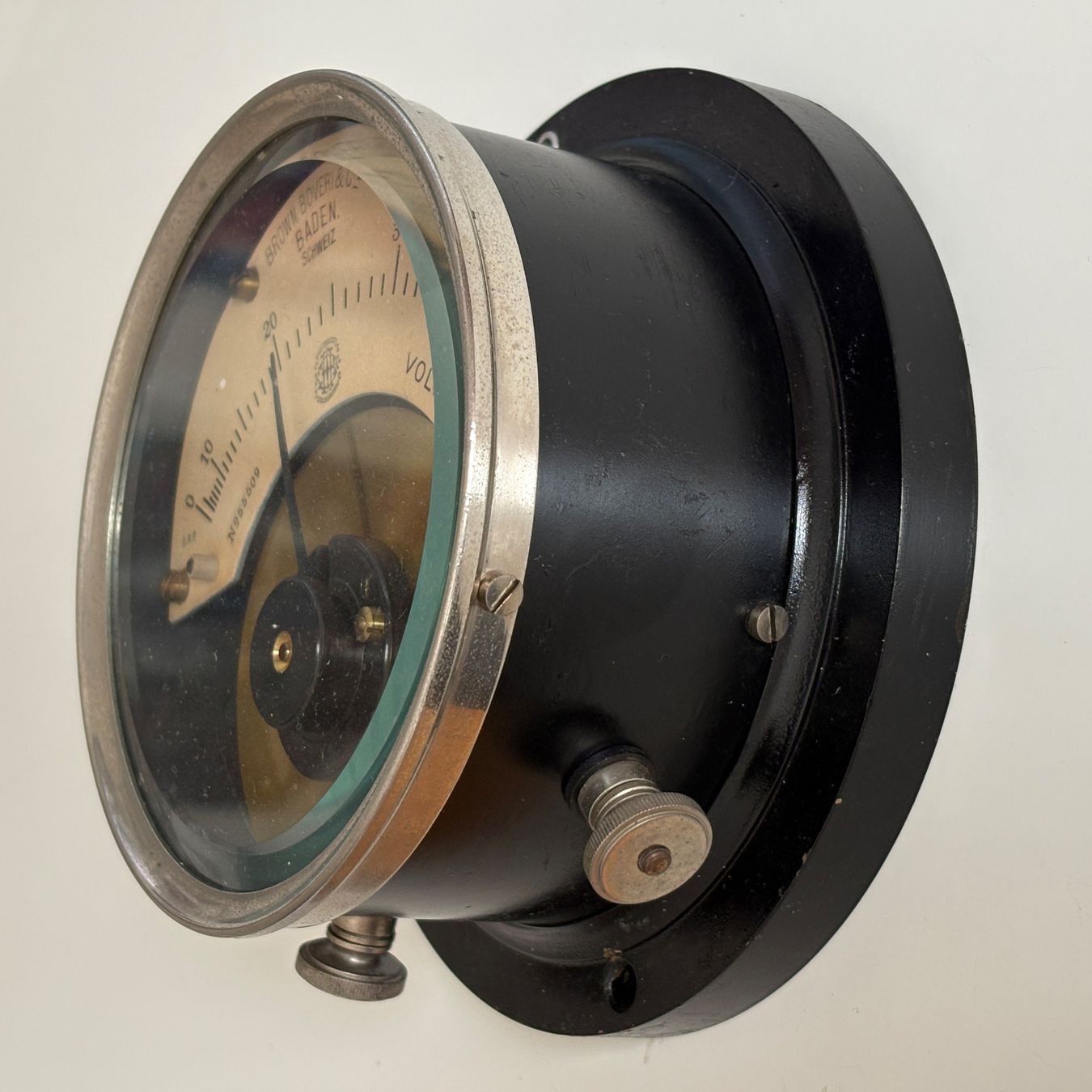 Misurare: Antikes, schönes Schalttafel-Voltmeter, d=13cm – Usato da Cortaillod venduto da Aufraeumen 1