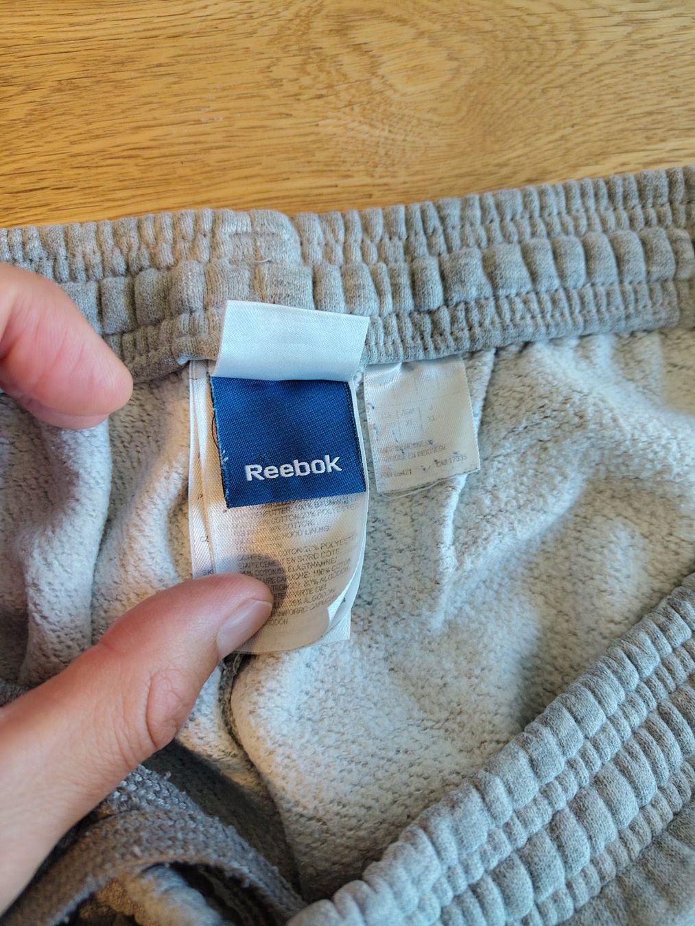 Reebok Pantaloni: Reebok Trainerhose L grau – Usato da Interlaken venduto da dmncmg 2