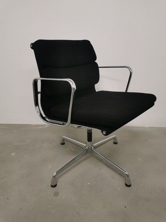 4x Vitra Eames Aluminium Chair EA 208 Hopsak schwarz 2