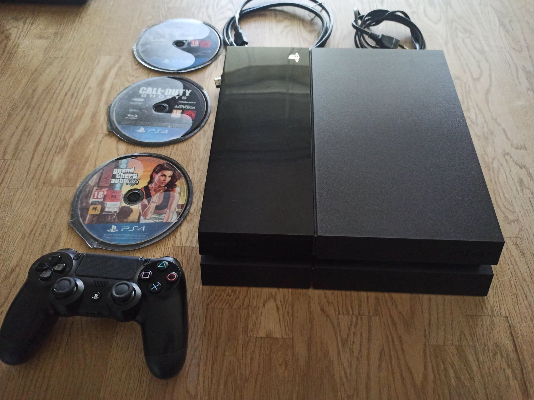 Sony Consoles: Sony - PlayStation 4 - PS4 FAT / Controller / usw. – D'occasion à Oberweningen par mar_87mx