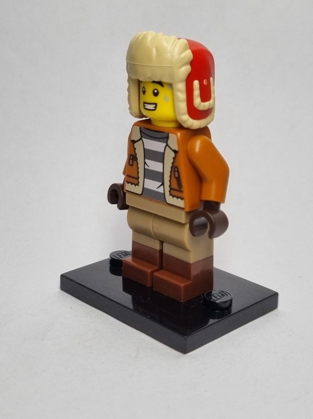 Lego Kit di costruzioni: LEGO BAM Late 2023 Winter Guy with Jacket (Version 2) – Nuovo (secondo la descrizione) da Basadingen venduto da NekoBricks 1