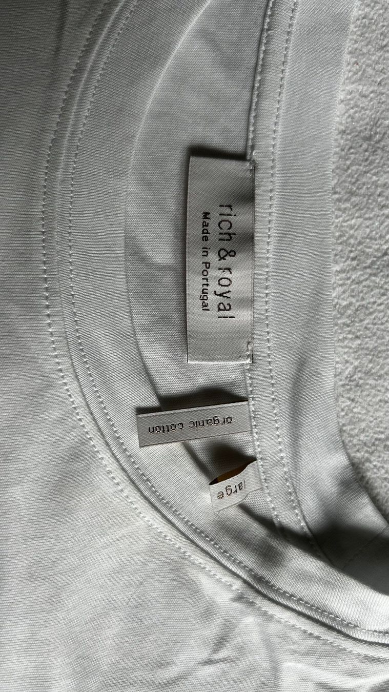 Rich & Royal T-shirt: T-Shirt Rich & Royal – Nuovo (secondo la descrizione) da Engi venduto da Ansimi 1