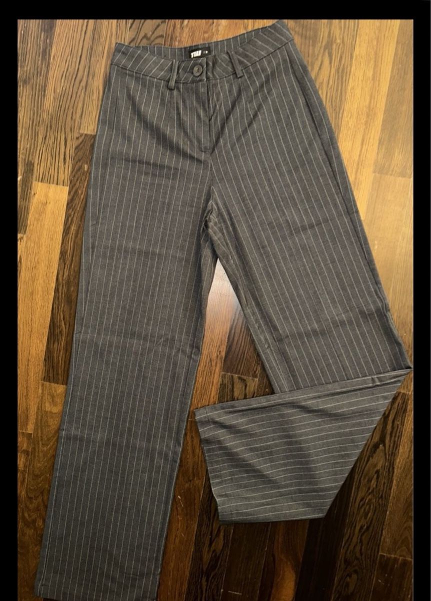 Pantalons: 2 Stoffhosen – D'occasion à Villmergen par mel_5ywd 2