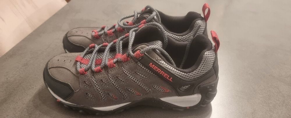 Merrell Scarpe da donna: Neue Merrell Outdoor-/Wanderschuhe Gr. 41 – Nuovo (secondo la descrizione) da Pfäffikon ZH venduto da Vikiii