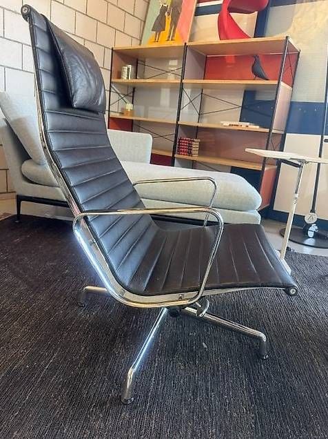 Vitra Poltrone: Vitra Eames Aluminium Chair EA 124 schwarz – Usato da Zollikofen venduto da OberliAG 4