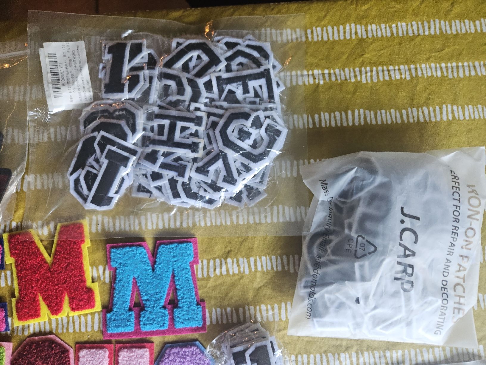 Patches: gros lot de lettres brodées a coller – Neu (gemäss Beschreibung) aus Thônex von lacomtessedesfees 4