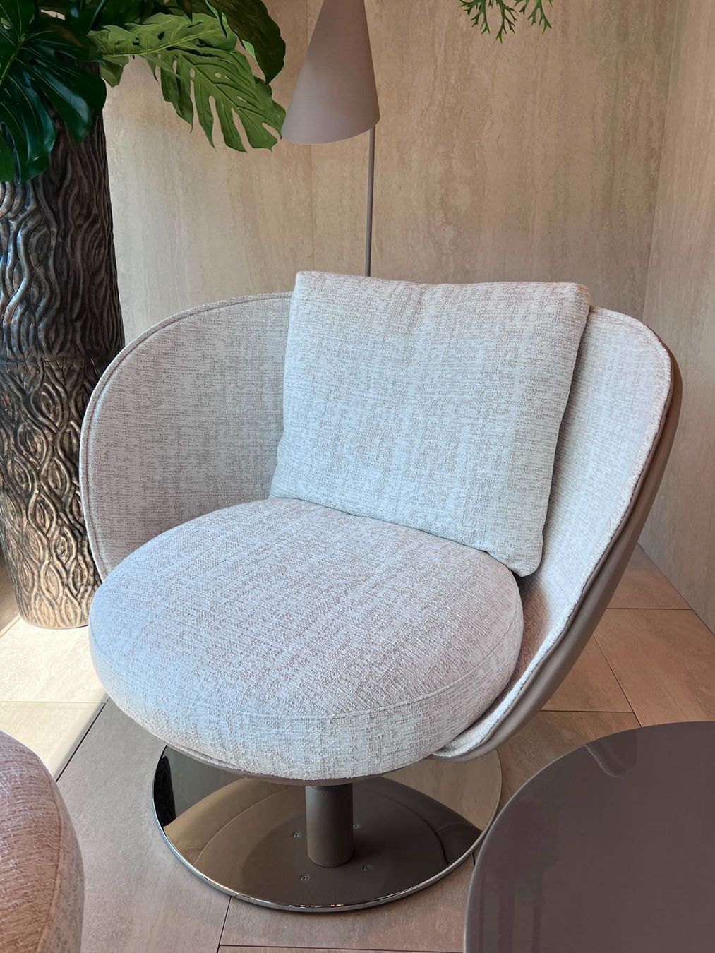 Flexform Fauteuils: Flexform Drehsessel ERI mit Hocker – D'occasion à Emmen par Davinci_Design 1