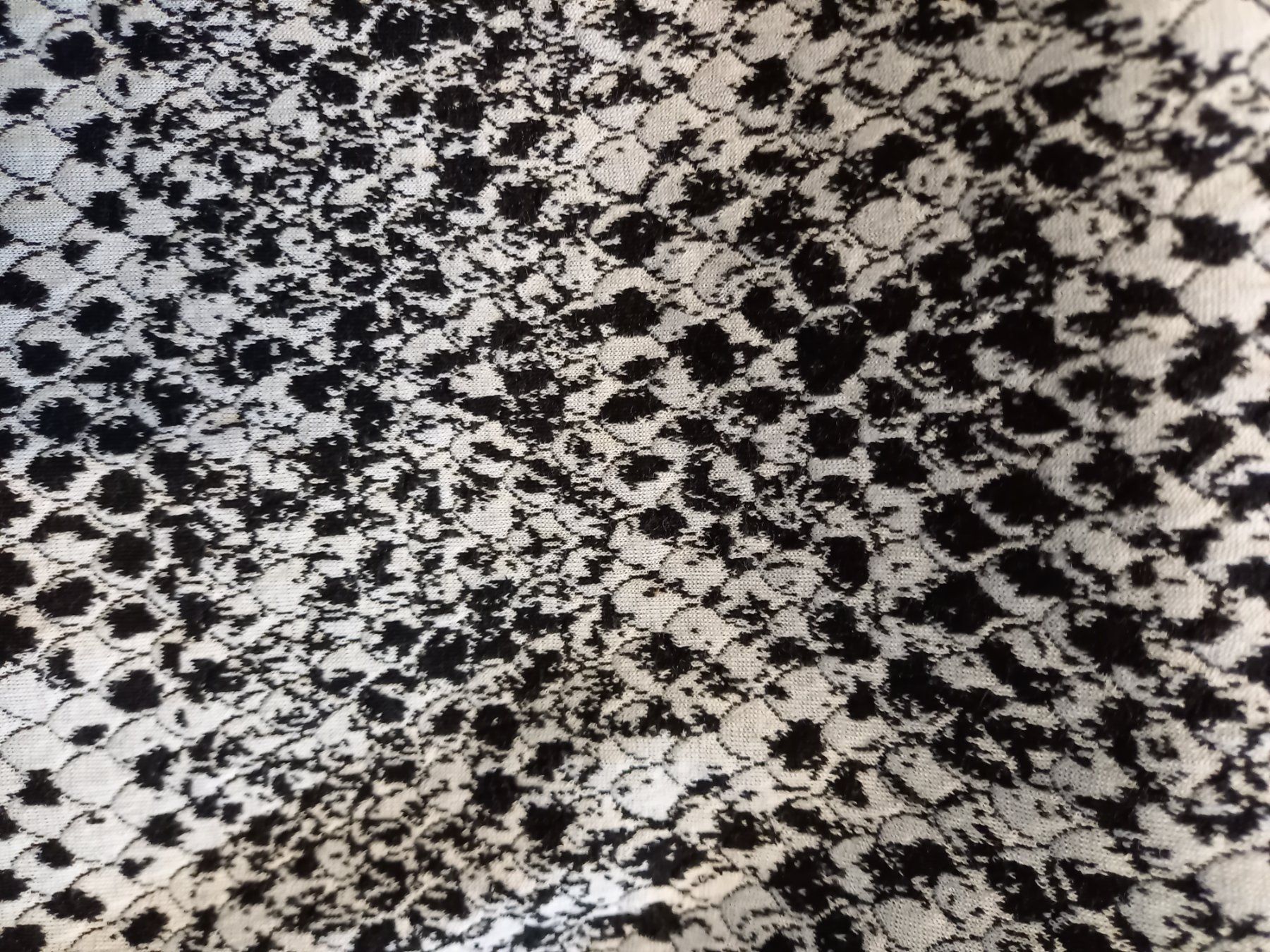 Tessuti: 3 m Jersey Jacquard weiss/schwarz – Nuovo (secondo la descrizione) da Lichtensteig venduto da mondkleider