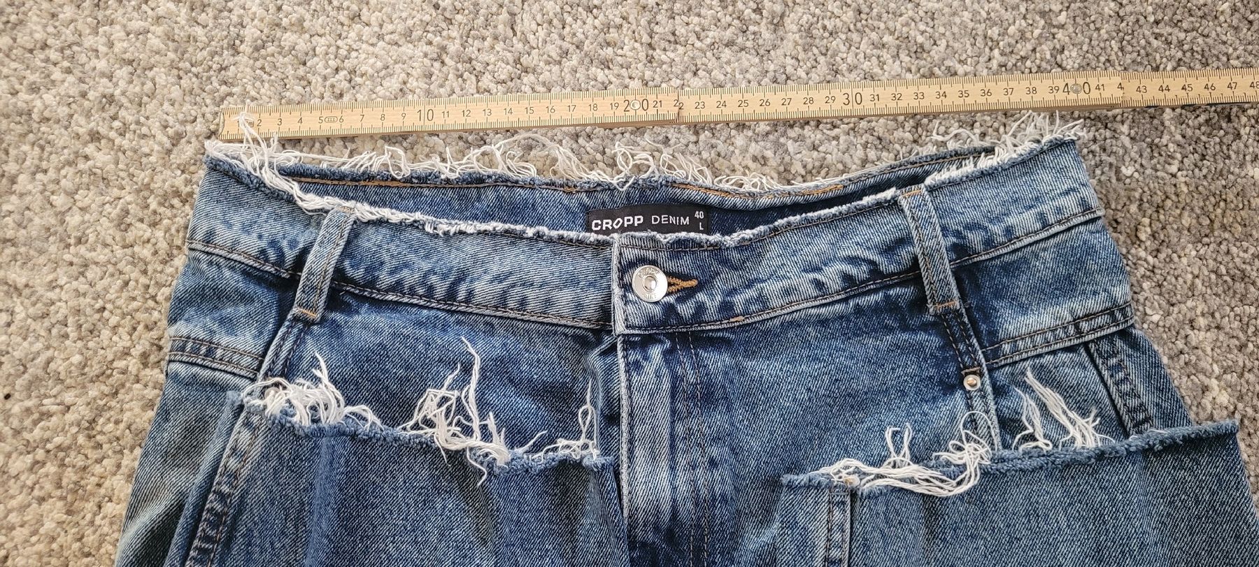 Jeans: Jeans larges  – D'occasion à Farvagny-le-Grand par Nayanis 1