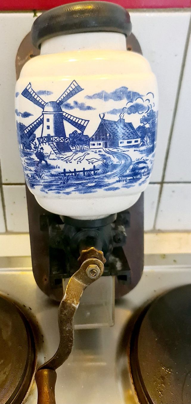 Cucine complete: Antiquité moulin à café – Usato da Perroy venduto da Rosette43