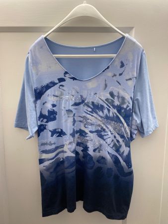 Sommerliches Damen T-Shirt mit Muster, Grösse 44/46, Blau