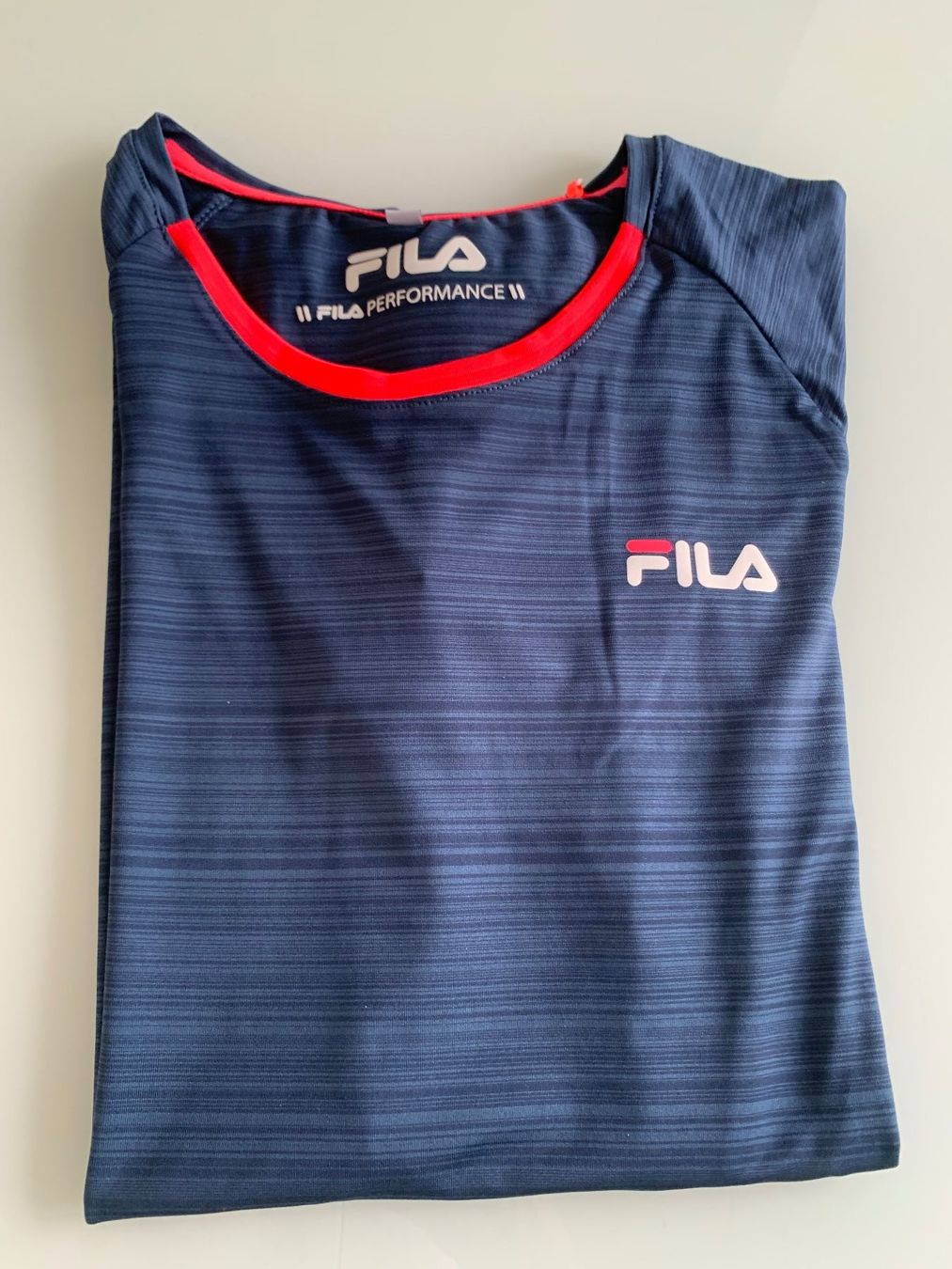 Fila T-shirt: Fila Running, oder Fitness oder Tennis..... NEU!!! – Nuovo e nell'imballaggio originale da Adliswil venduto da atram57 6