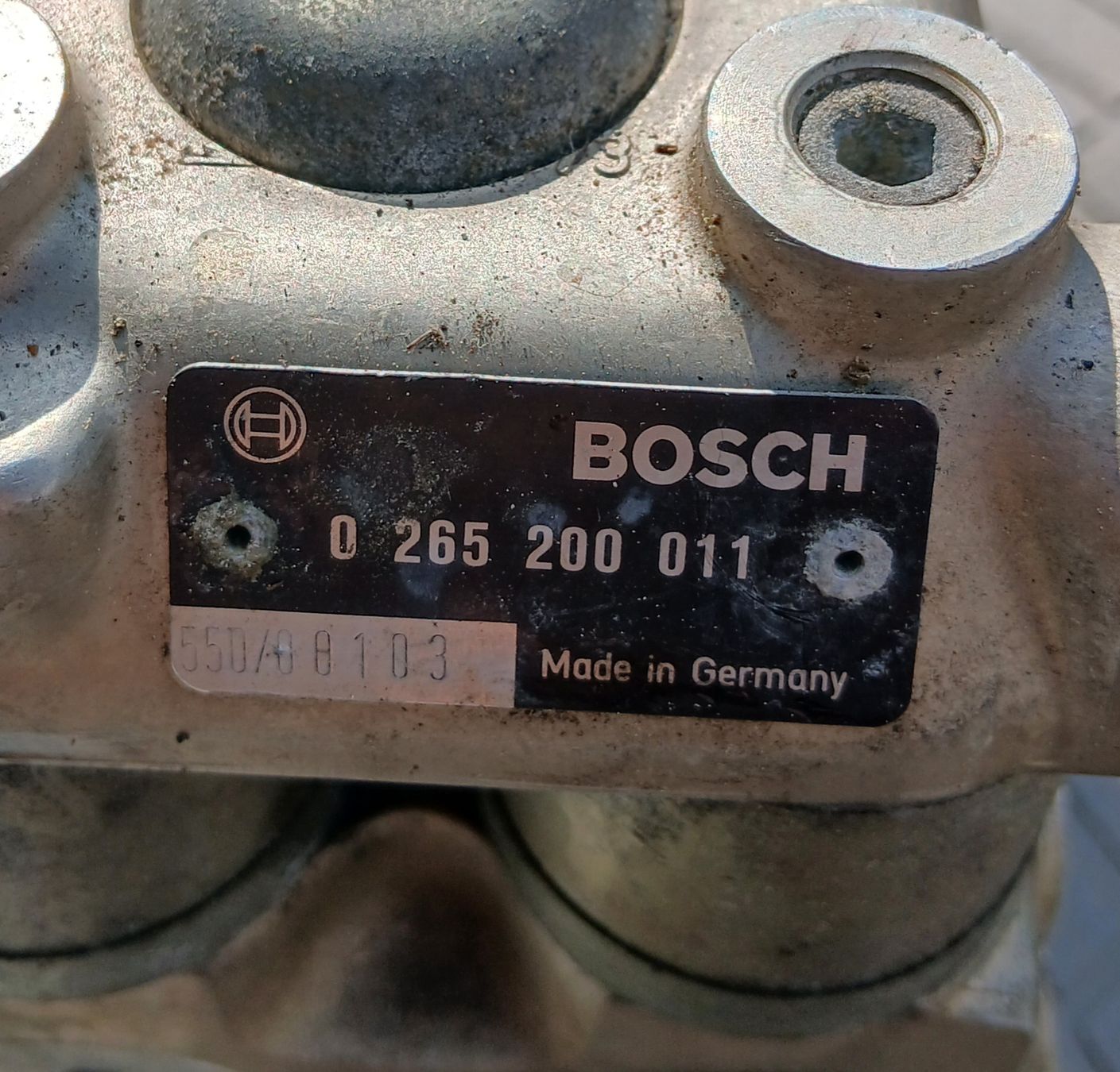 Daimler Tutti pezzi di ricambio auto: Boîtier ABS Daimler Double Six Serie 3 – Usato da la heutte venduto da Auto-stock 1