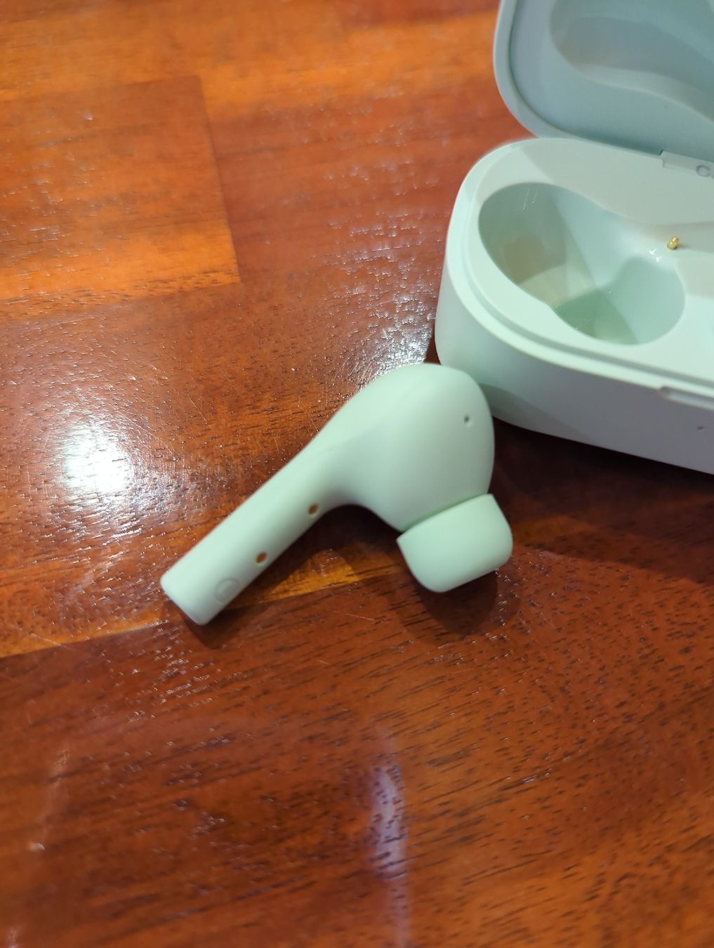 Aukey Kopfhörer: AUKEY Bluetooth Kopfhörer in türkis mit Ladestation – Neu (gemäss Beschreibung) aus Neuheim von sh0_gbz7 2