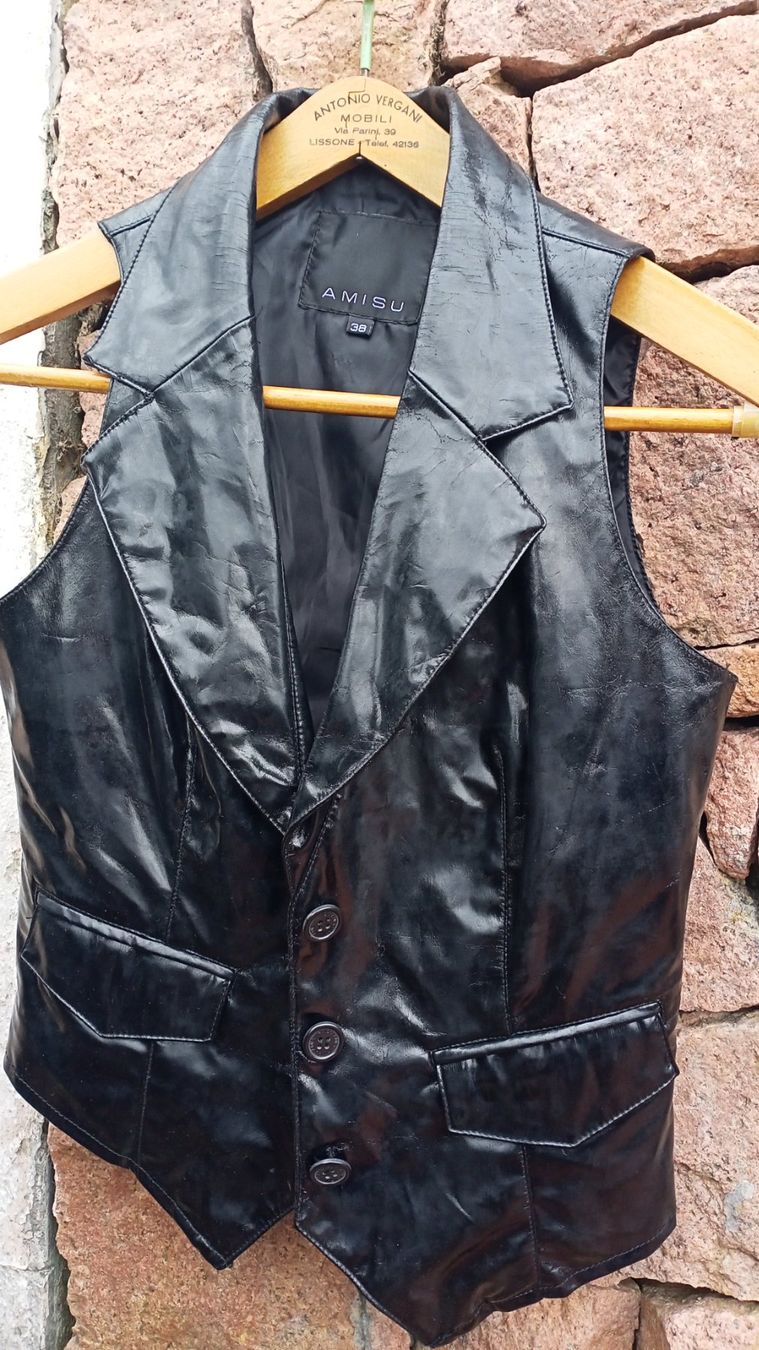 Gilet & Giacche senza maniche: Gilet in pelle artificiale nera, taglia 38 – Usato da Brusino Arsizio venduto da Demidova 2
