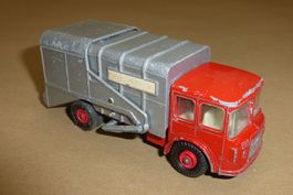 Matchbox/Lesney Kehrichtwagen rot silber