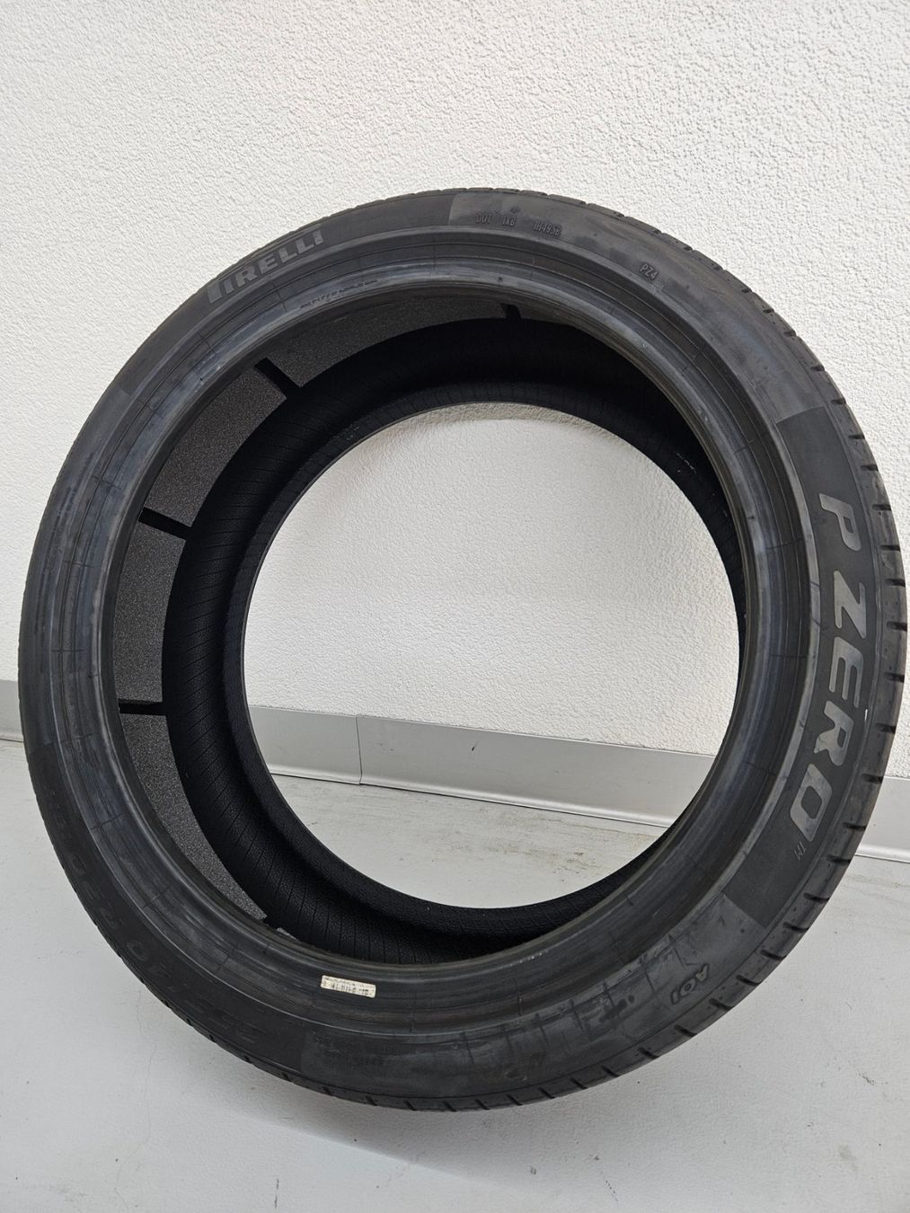 Pirelli Pneus & Kompletträder: Sommerreifen Pirelli P-Zero 255/40 R20 – Neu (gemäss Beschreibung) aus Thierachern von Ersa_Pieren_AG 2