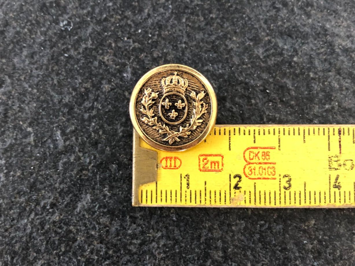 Boutons: 10 Goldenfarbige Knöpfe – D'occasion à Samstagern par TAAF 1