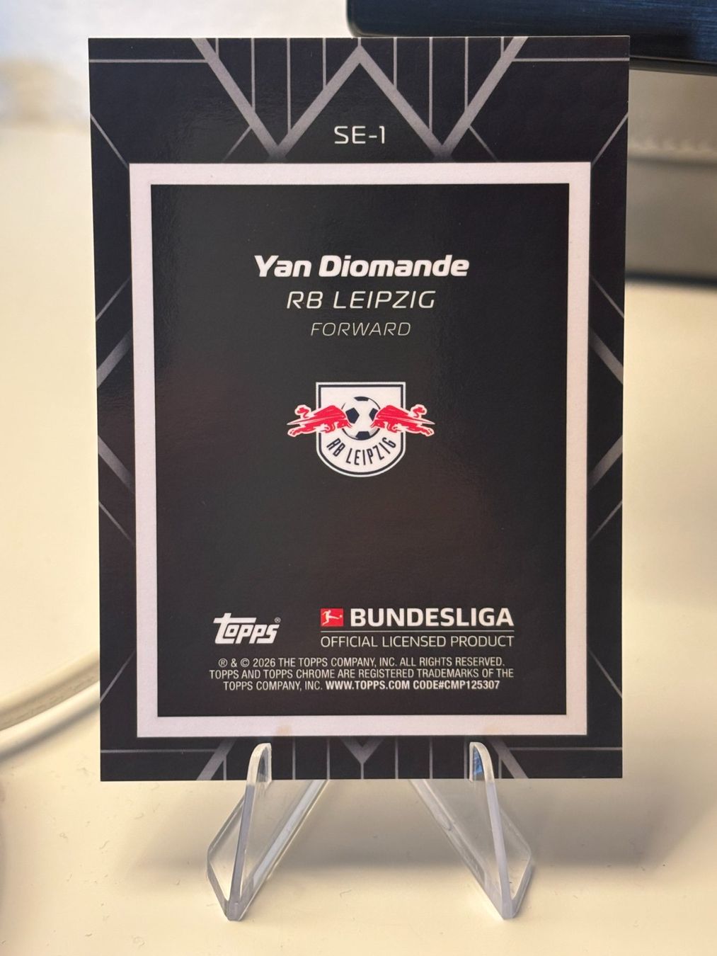 Topps Carte collezionabili: Yan Diomande RC Shadow Etch Casehit 2025-26 Topps Chrome – Nuovo (secondo la descrizione) da Aarberg venduto da gocardz.shop 1