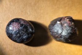 138,1 ct Grenats bruts naturels 2 pcs