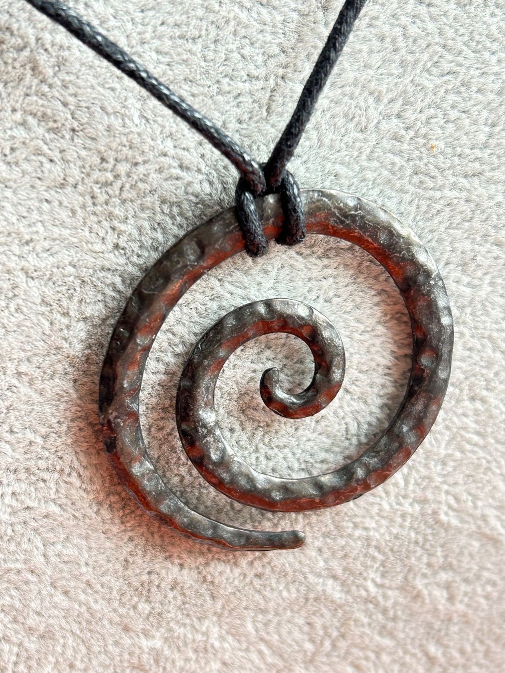 Anhänger: Halskette Spirale Anhänger mit Lederband – Gebraucht aus Dittingen von Bijoubelle 4