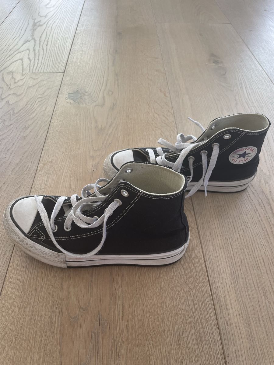 Converse Chaussures hommes: Kinder Converse-Schuhe Gr. 35 – D'occasion à Hohenrain par Oters 2