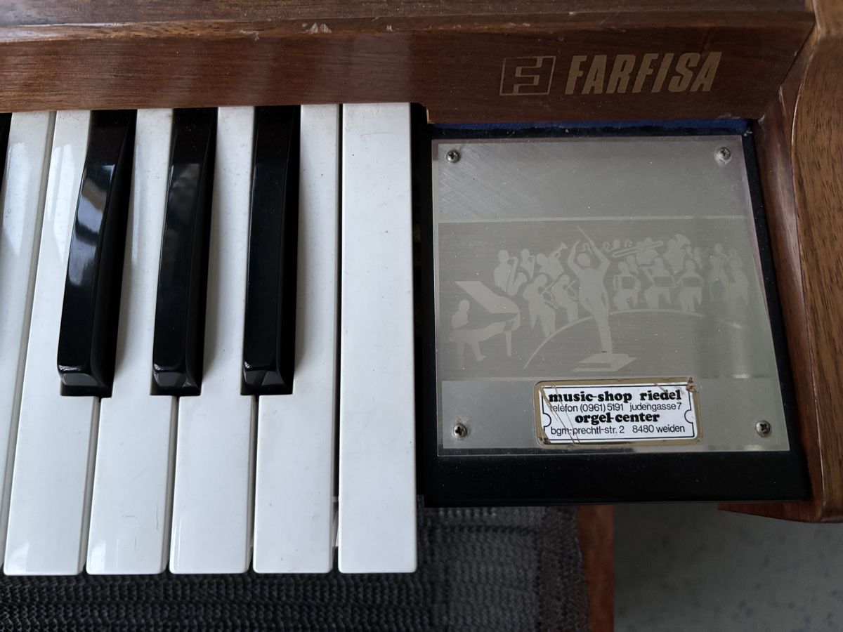 Vintage Strumenti musicali: Farfisa Syntorchestra "The Ultimate Krautrock String Synth" – Usato da Moutier venduto da harpagophytum 2