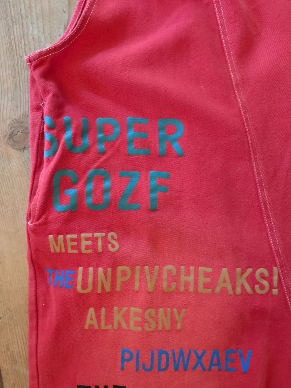 Pantaloni: Latzhose rot mit Goofy Print - Grösse L – Usato da Dietfurt venduto da Subforce1853 1
