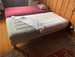 Lot de 5 lits (sommiers + matelas) env. 90 x 200 cm
