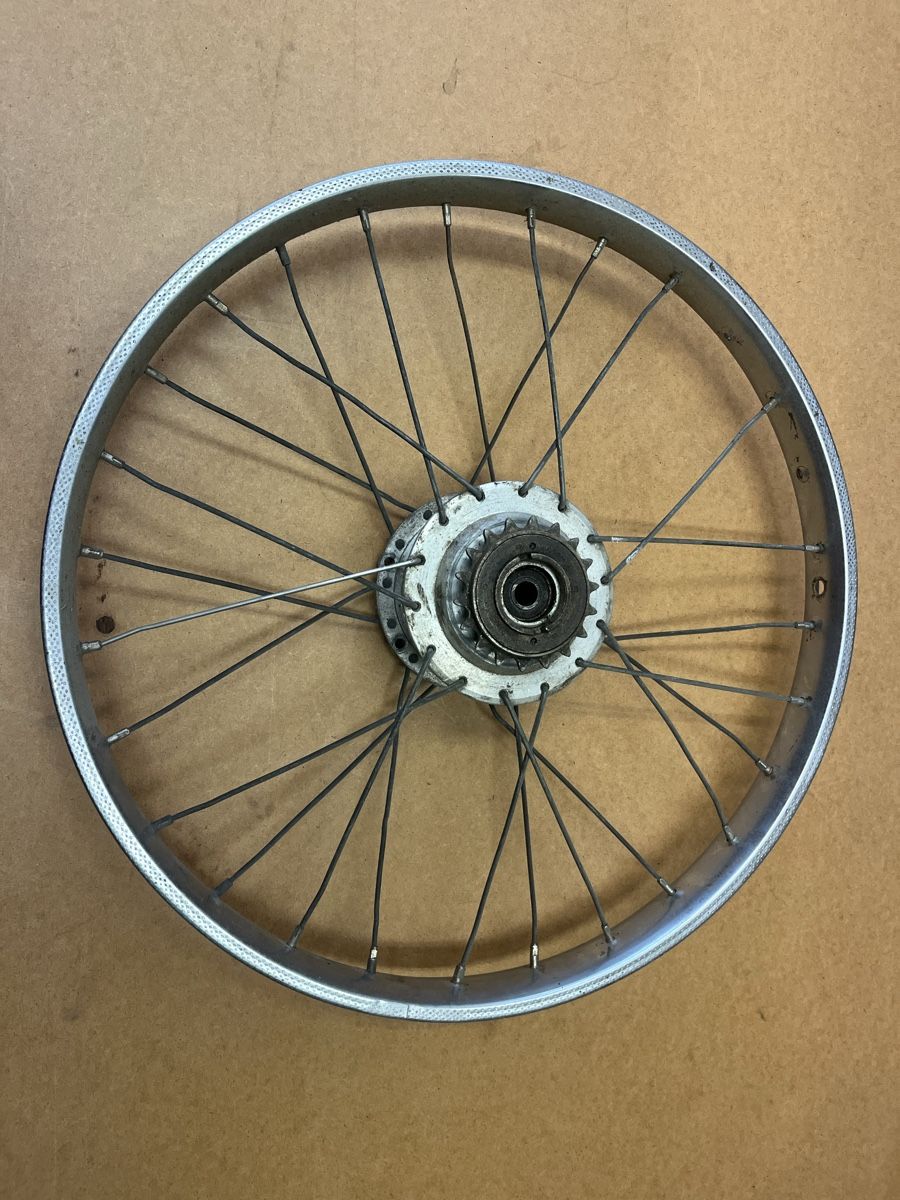 Pneus & Kompletträder: Töffli Hinterrad 17" – Gebraucht aus Thörigen von sta_8yd2