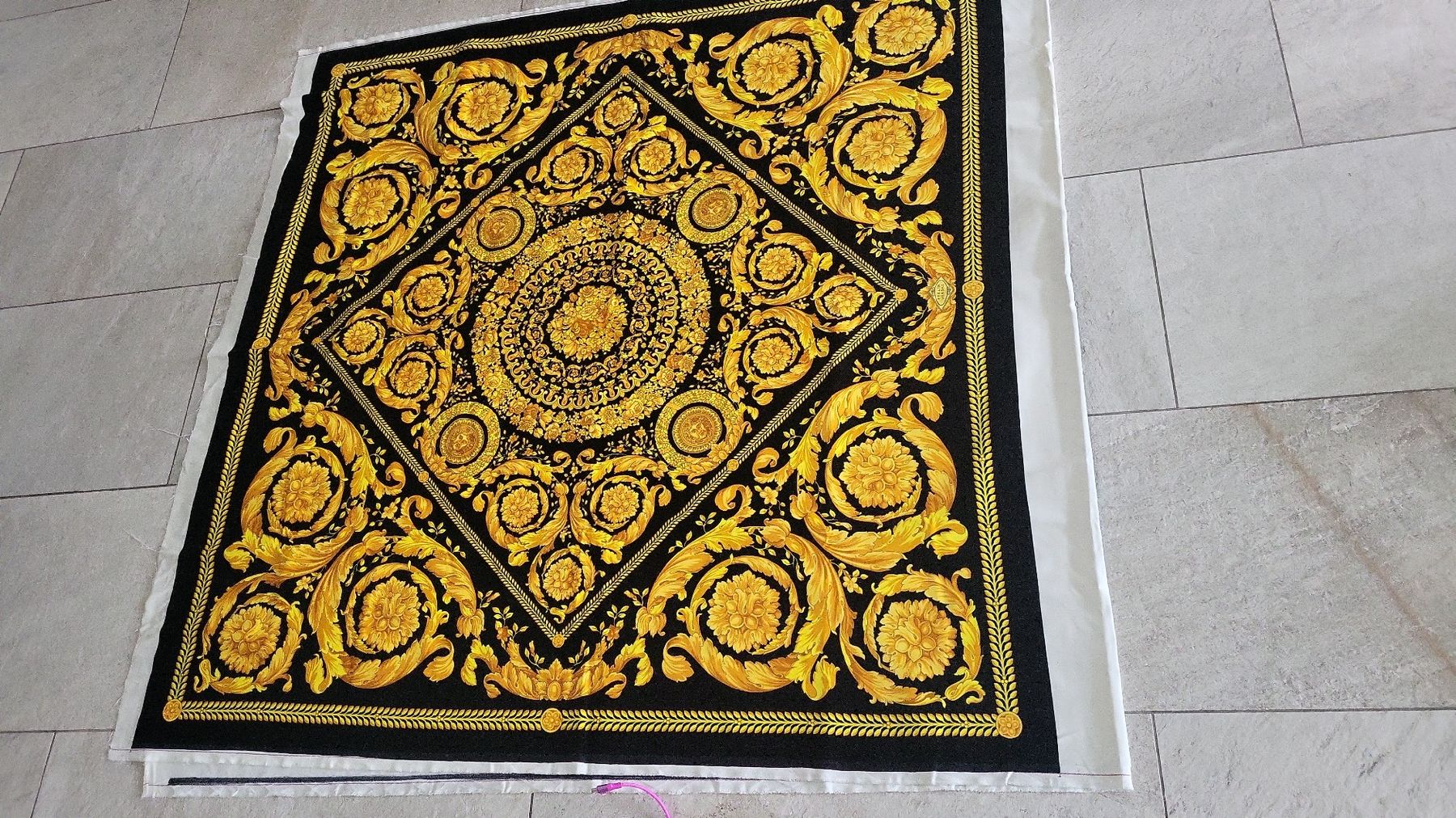 Tessuti: Versace Samt Stoff original – Nuovo e nell'imballaggio originale da Fruthwilen venduto da Mostro-Medusa