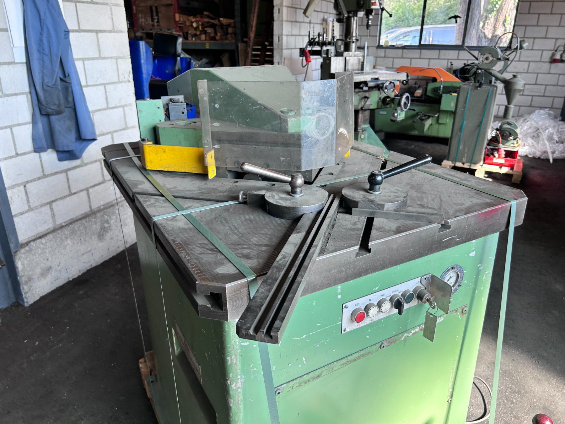 Tutte le macchine: Boschert Ausklinkmaschine – Usato da Münchenstein venduto da fransch 4