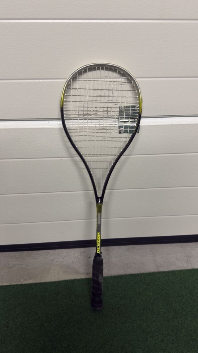 Dunlop Racchette: Dunlop Squashschläger inkl. Schutzhülle – Usato da Brugg AG venduto da Immerallesguet 1