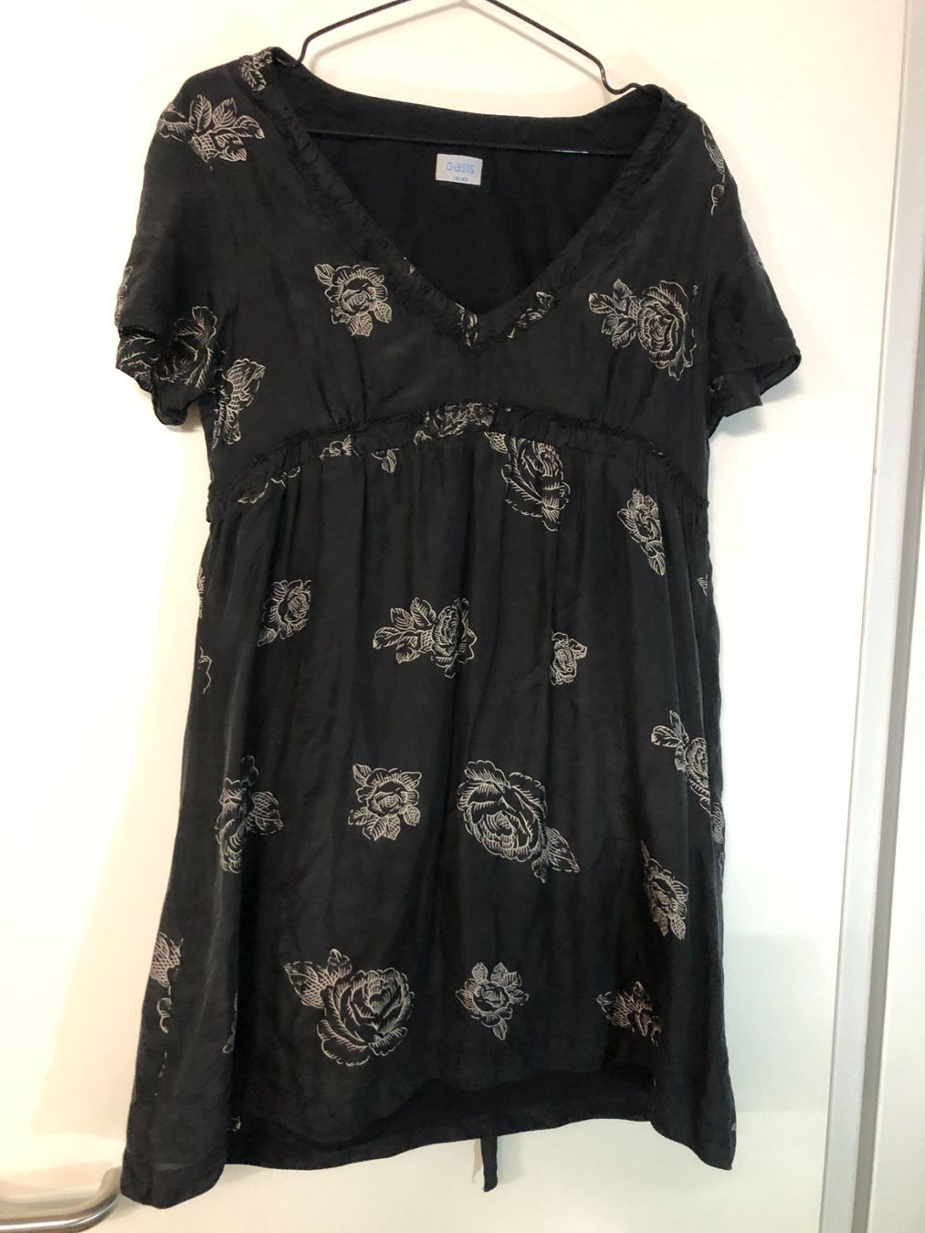 Robes: Cocktailkleid- Abendkleid Oasis  Grösse 40, Seide – D'occasion à Fischbach-Göslikon par 78anna