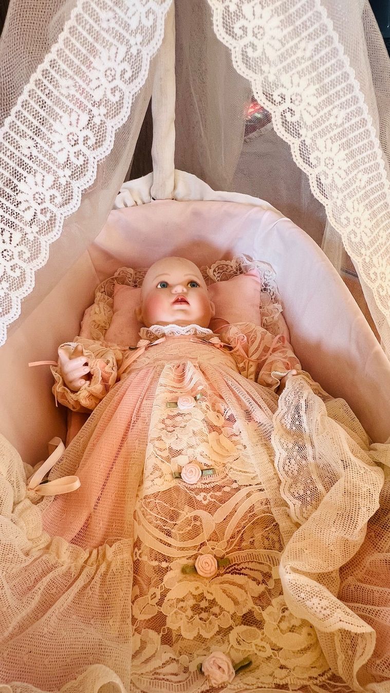 Sdraiette & Sdraiette a dondolo: Puppe mit Wiege – Usato da Röschenz venduto da tan_xlt9 4