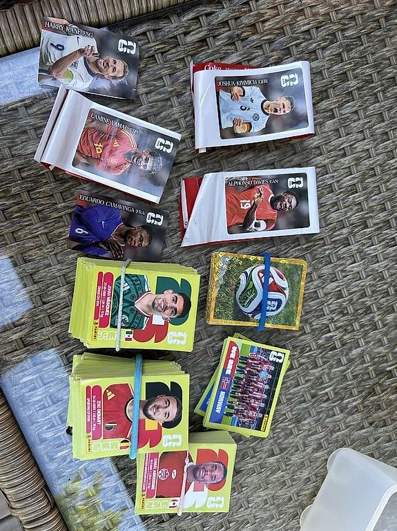 Cartes à collectionner: Lot de plus de 400 cartes panini – D'occasion à Essertes par sbelkace 1