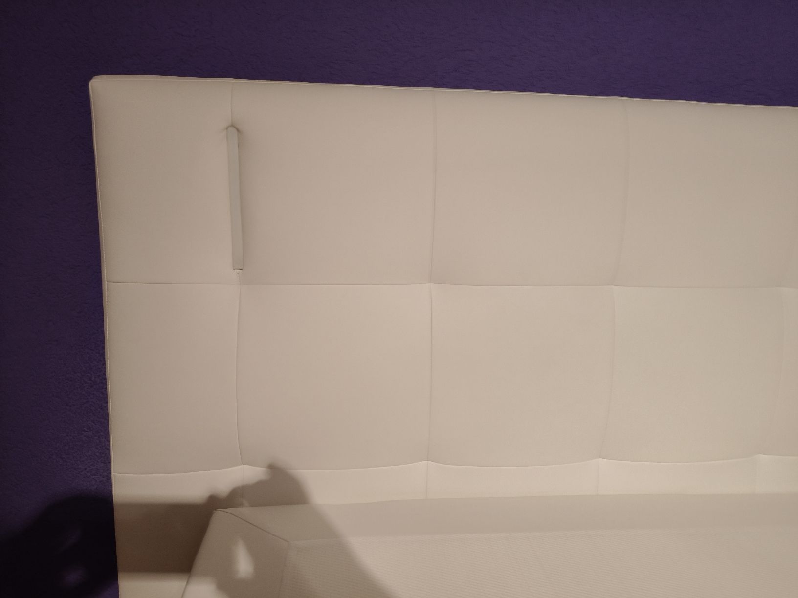 Betten: Boxspringbett Kunstleder weiss mit LED Licht gebraucht – Neu (gemäss Beschreibung) aus Oberdorf SO von bbe_8qrq 2