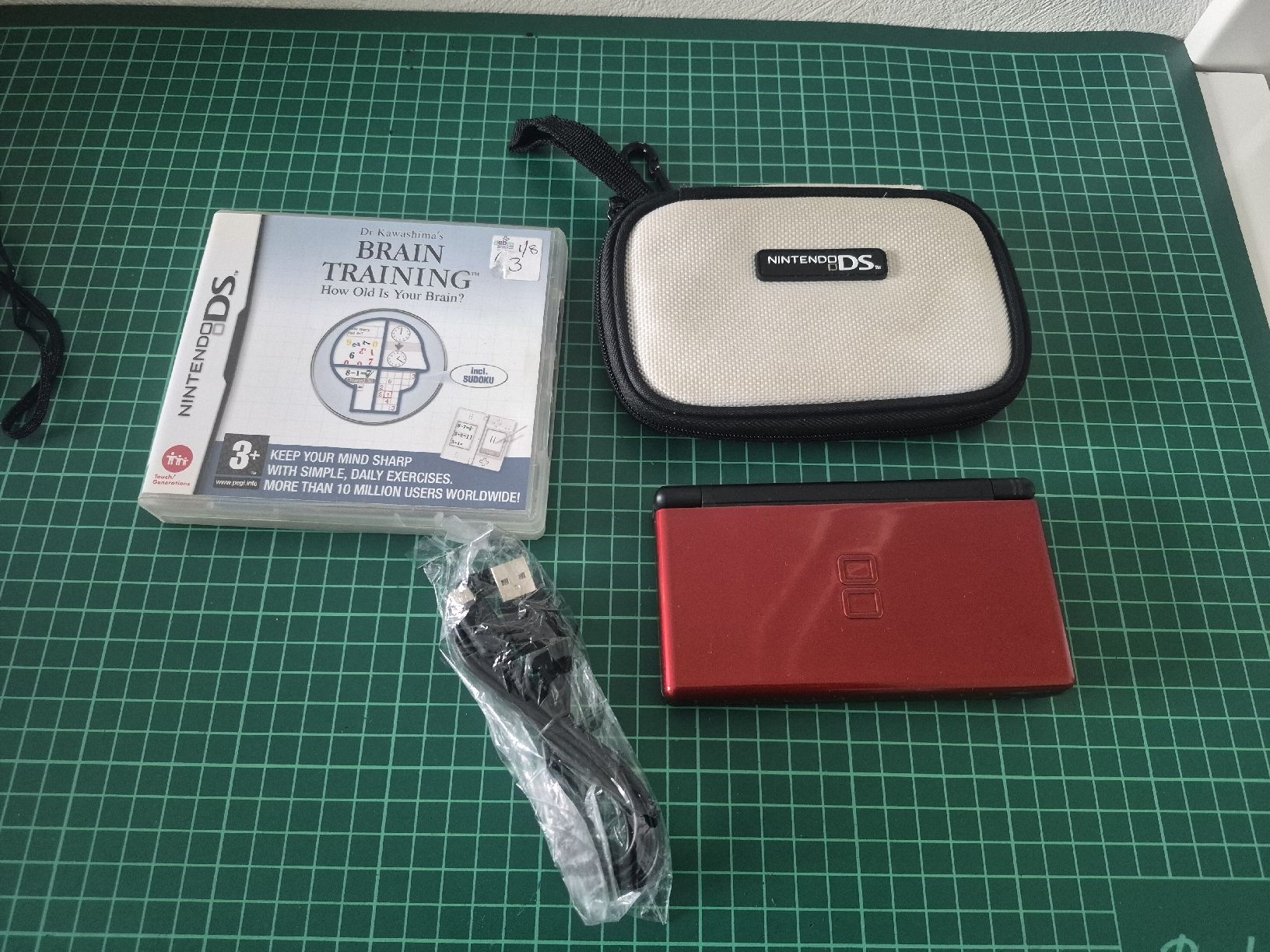 Nintendo Spiele: Nintendo DS Lite Red Console Bundle - Brain Training Game! – Gebraucht aus Meyrin von Retro-GZ