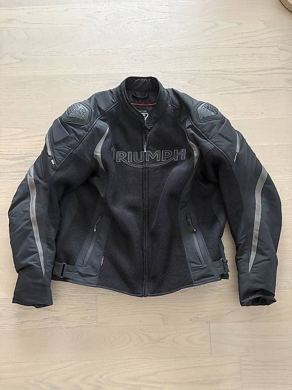 Triumph Vestes: Triumph Motorradjacke – D'occasion à Lausen par mirdreii