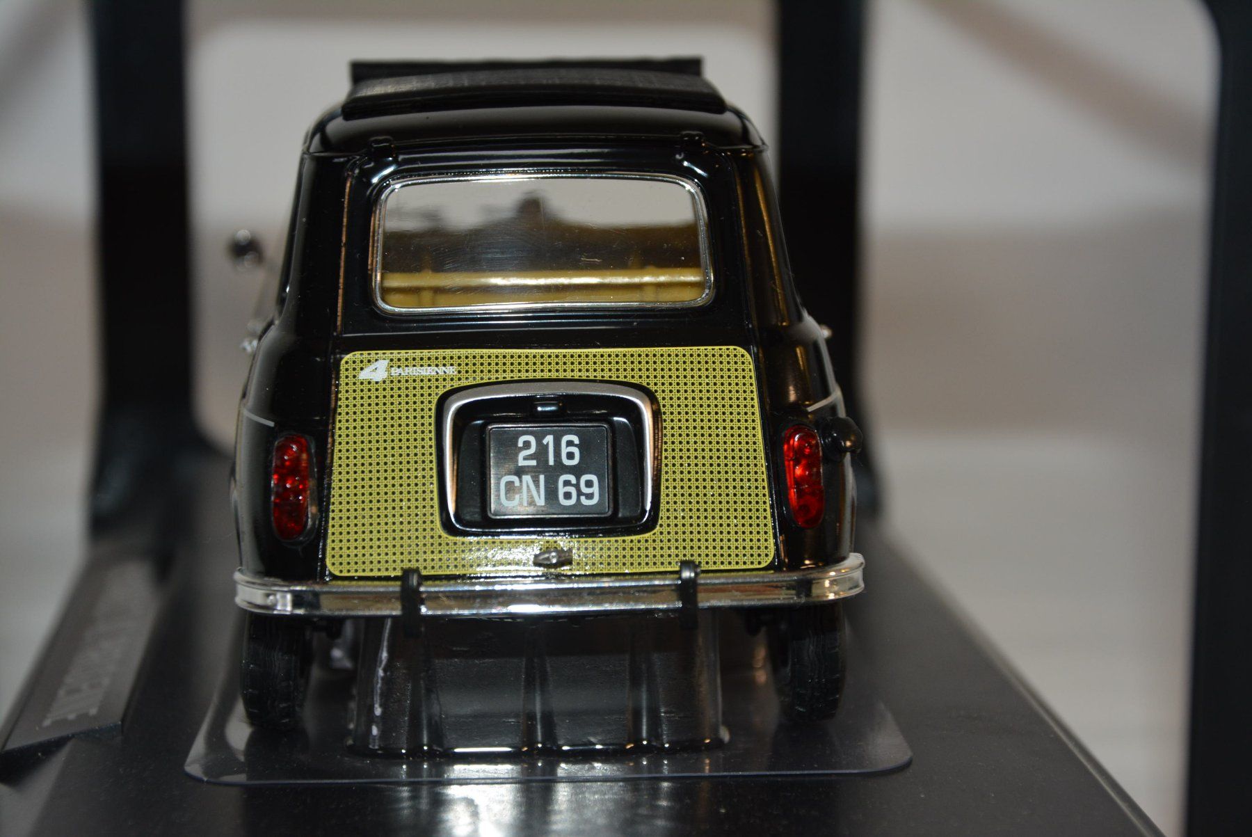 Renault Modellini d'auto: Renault 4L Parisienne 1963 , Norev , 1:18 – Nuovo e nell'imballaggio originale da Goldach venduto da Feivel9 5