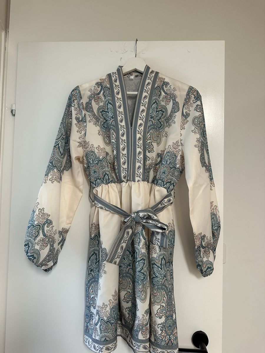 Robes: Wunderschön Kleid Gr M – D'occasion à Volketswil par Sina008