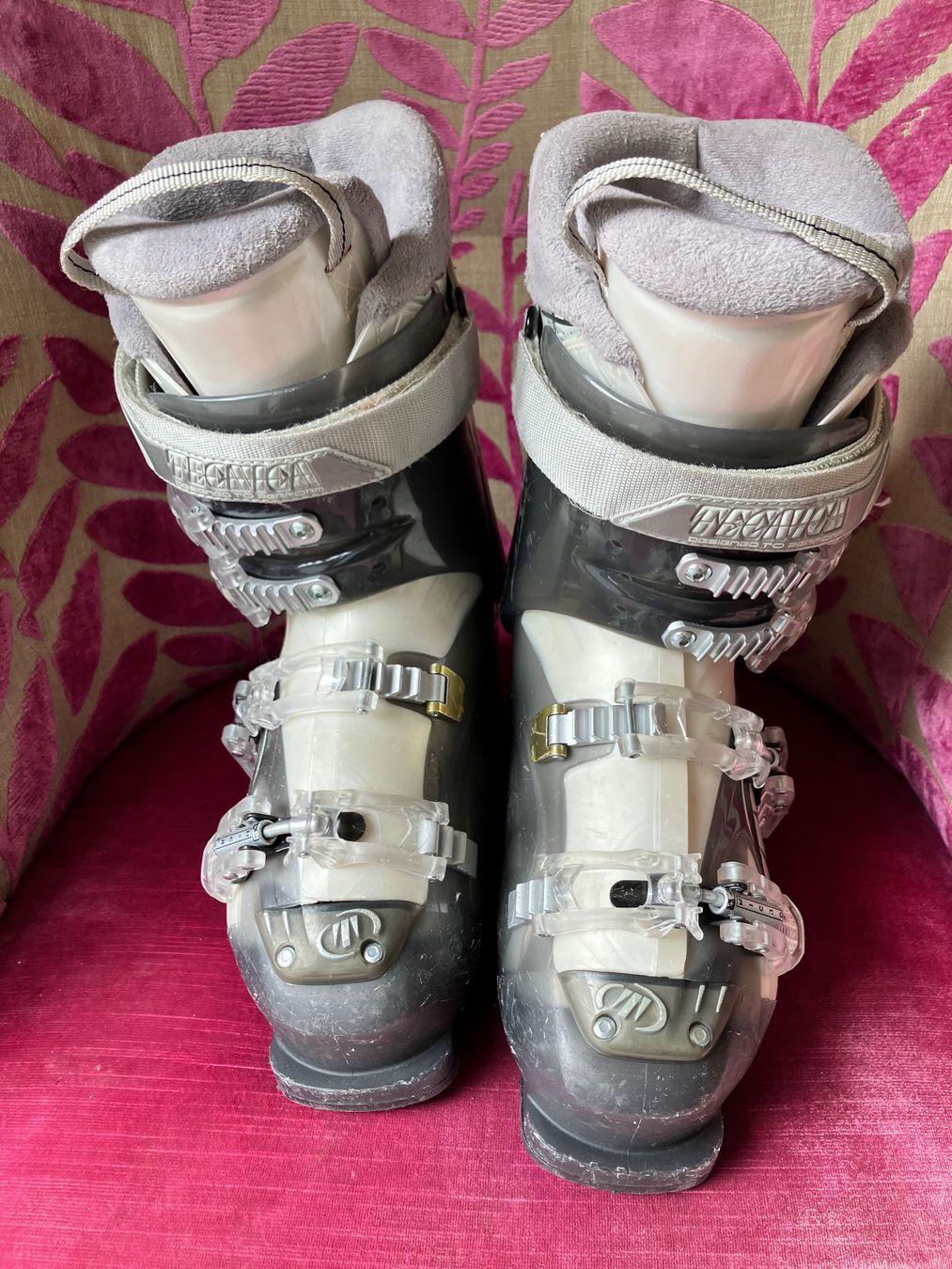 Tecnica Herrenschuhe: Tecnica Mega 6+ Skischuh – Gebraucht aus Binningen von F.M. 2