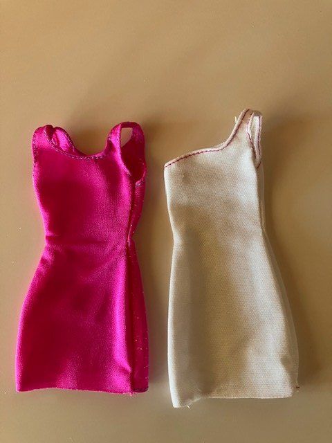 Puppen: 2 robes Barbie - état neuf – Gebraucht aus Les Ponts-de-Martel von Jolisa 1