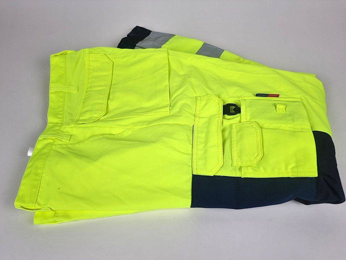 Pantalons: Arbeitshose – D'occasion à Urtenen-Schönbühl par Restwert_Schoenbuehl 3